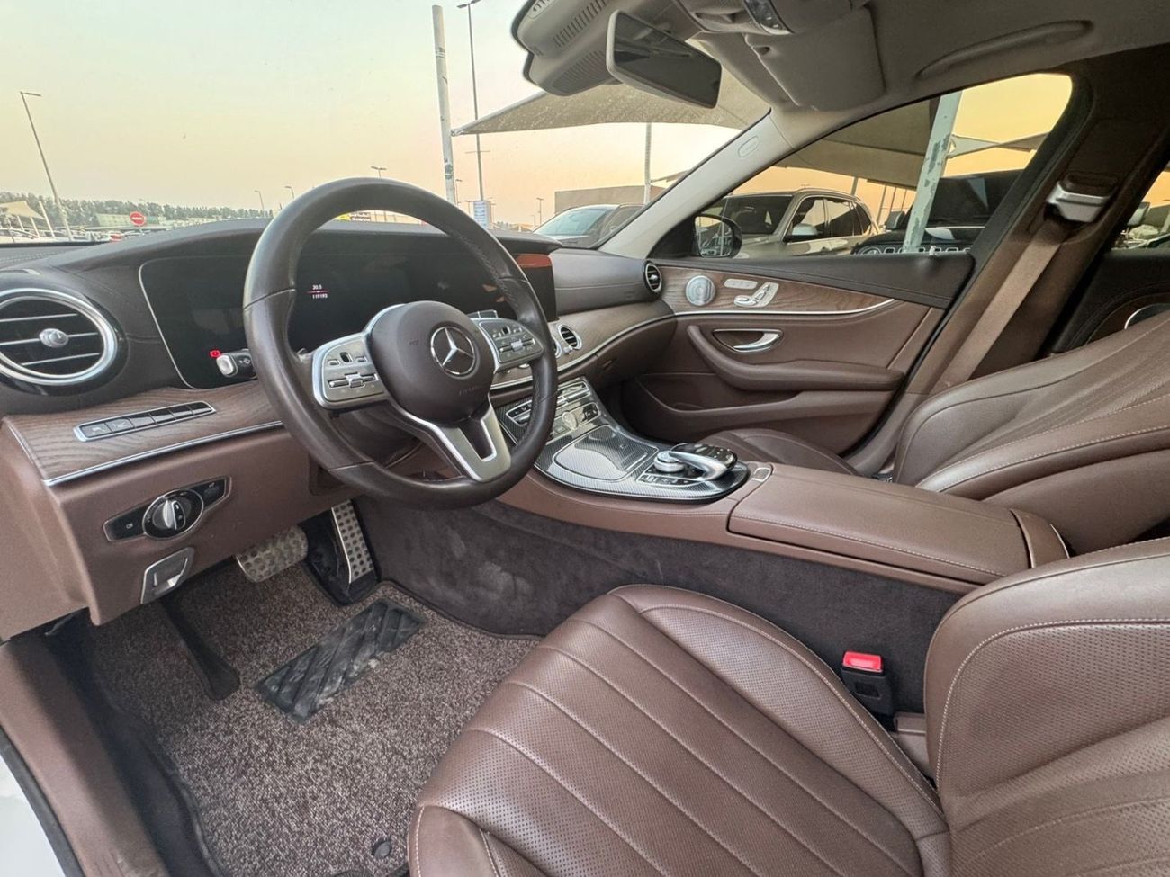 مرسيدس بنز E300 Premium 2.0L