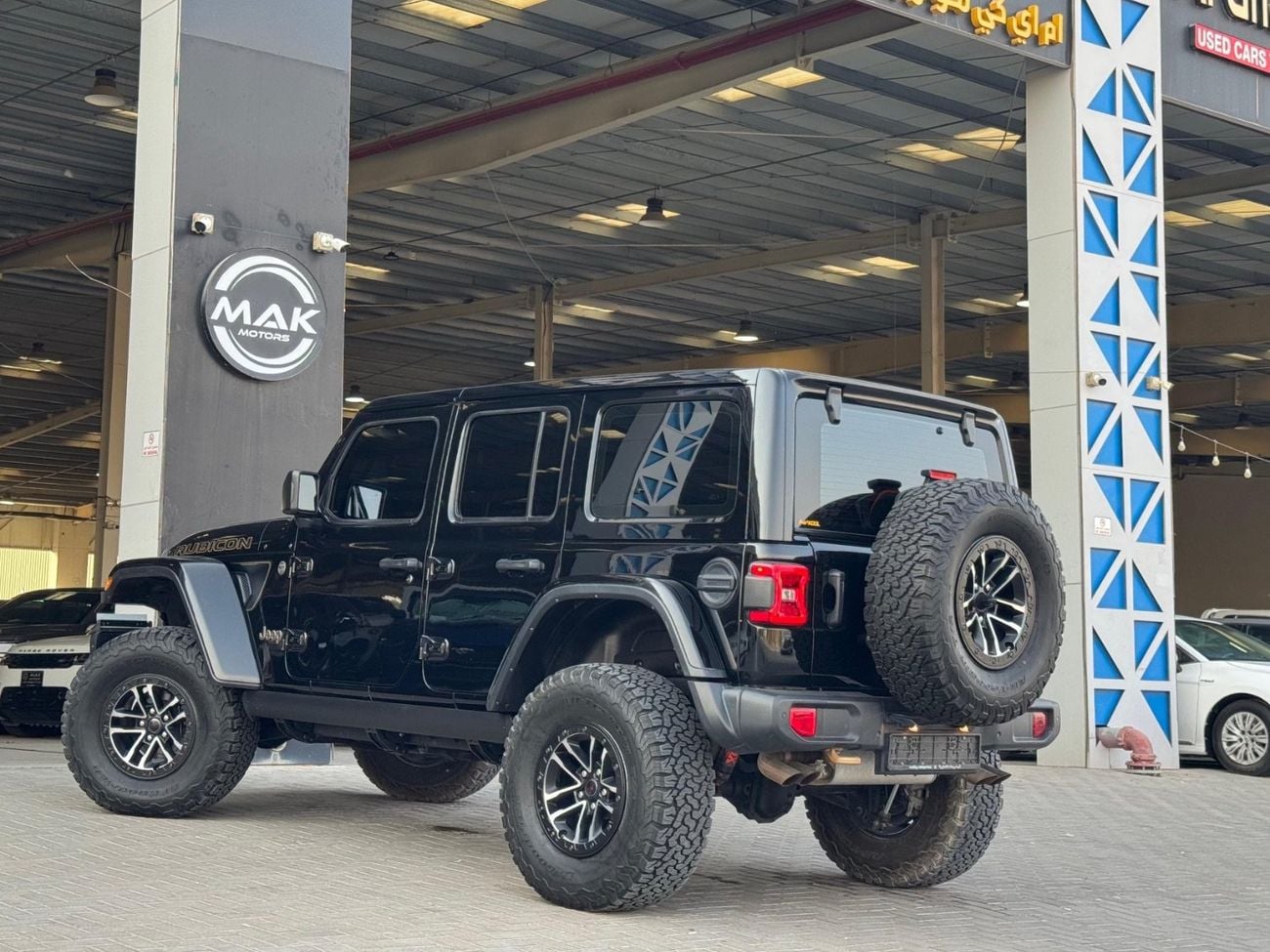 جيب رانجلر 392 / V8 6.4L / FOX ADJUSTABLE SUSPENSION / VARIABLE EXHAUST / ELECTRIC SIDE STEPS / DEFLOCK /