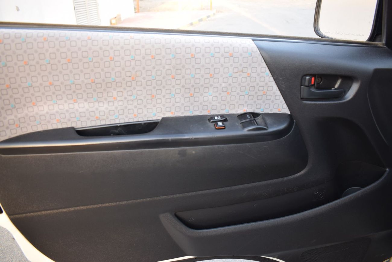 تويوتا هاياس Commuter GLX High Roof 2.7L M/T