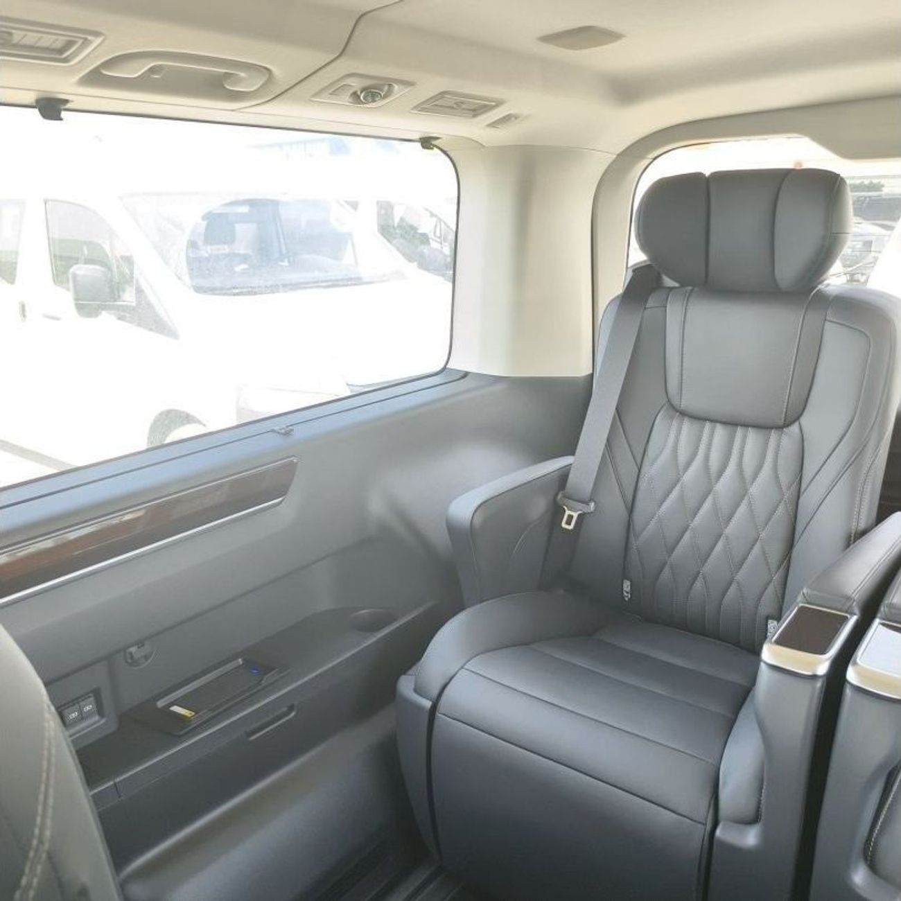 تويوتا جرافينا 2024 Toyota Granvia 3.5L 6 seater