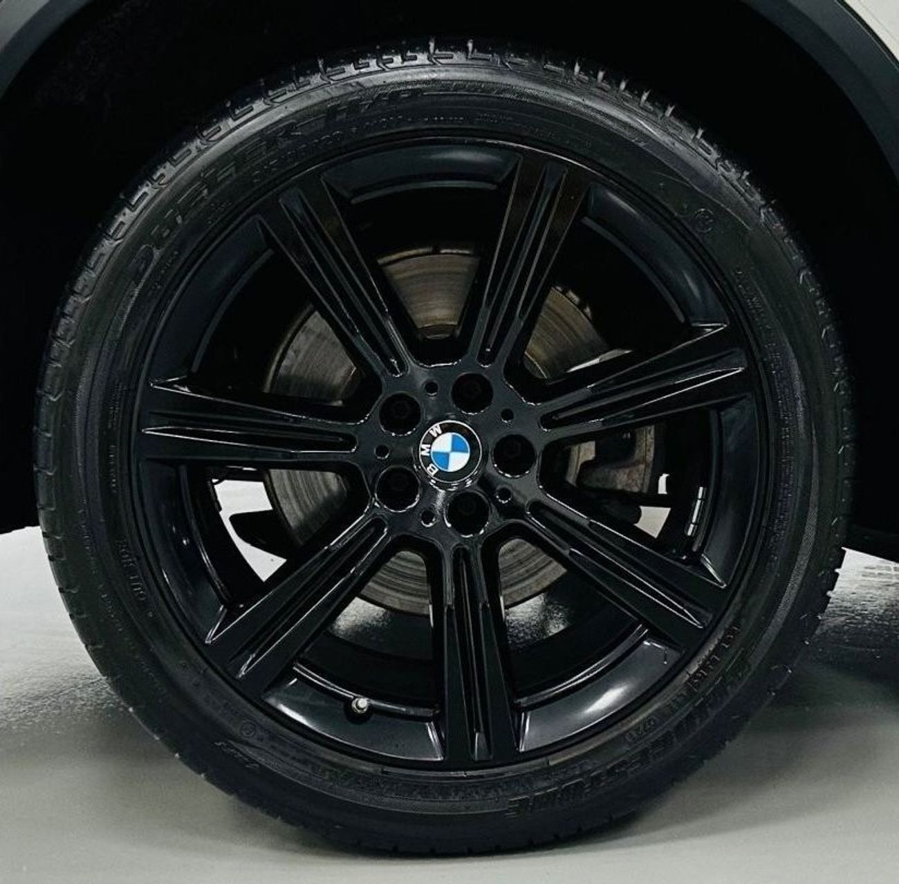 BMW X5 40i Luxury GCC .. FSH .. Perfect Condition .. V6 ..