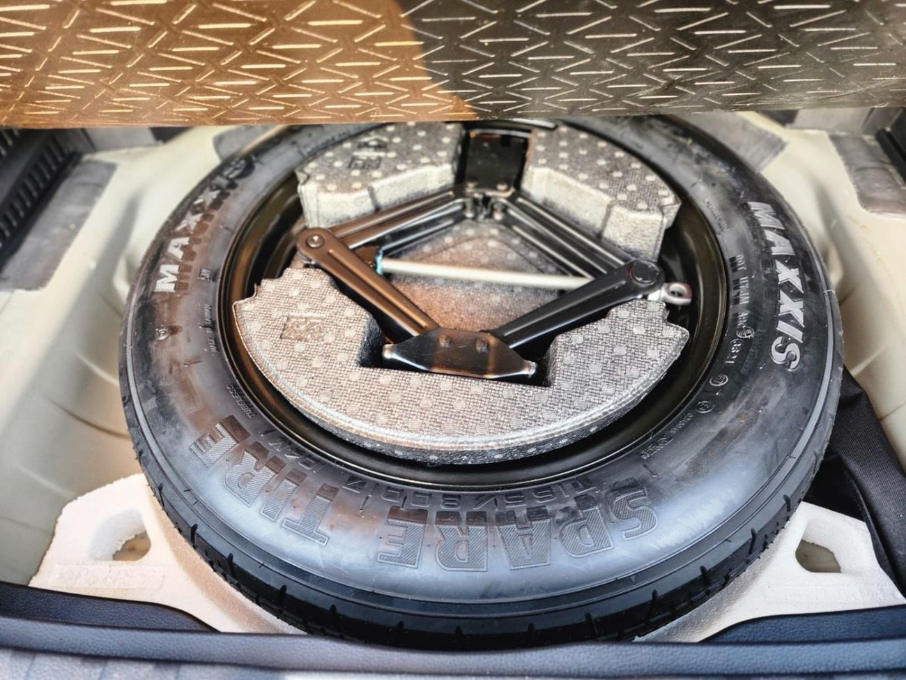 تويوتا راف ٤ LE 2.5L (219 HP) TOYOTA RAV4 Hybrid 2.5L (219 HP)