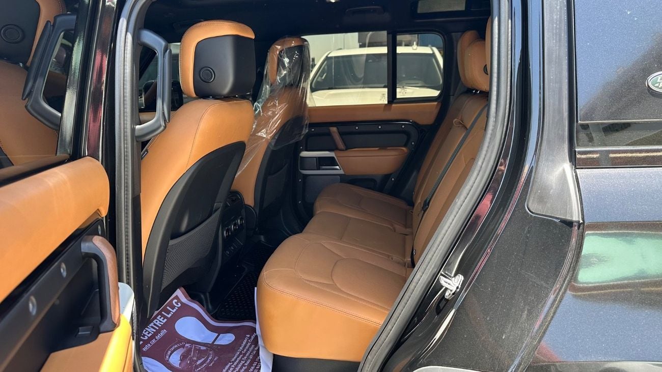 Land Rover Defender GCC | Full Service history | under warranty