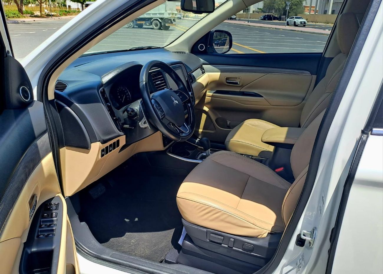 Mitsubishi Outlander GLX 3.0L 999-Monthly l GCC l V6, Sunroof, Leather l Accident Free