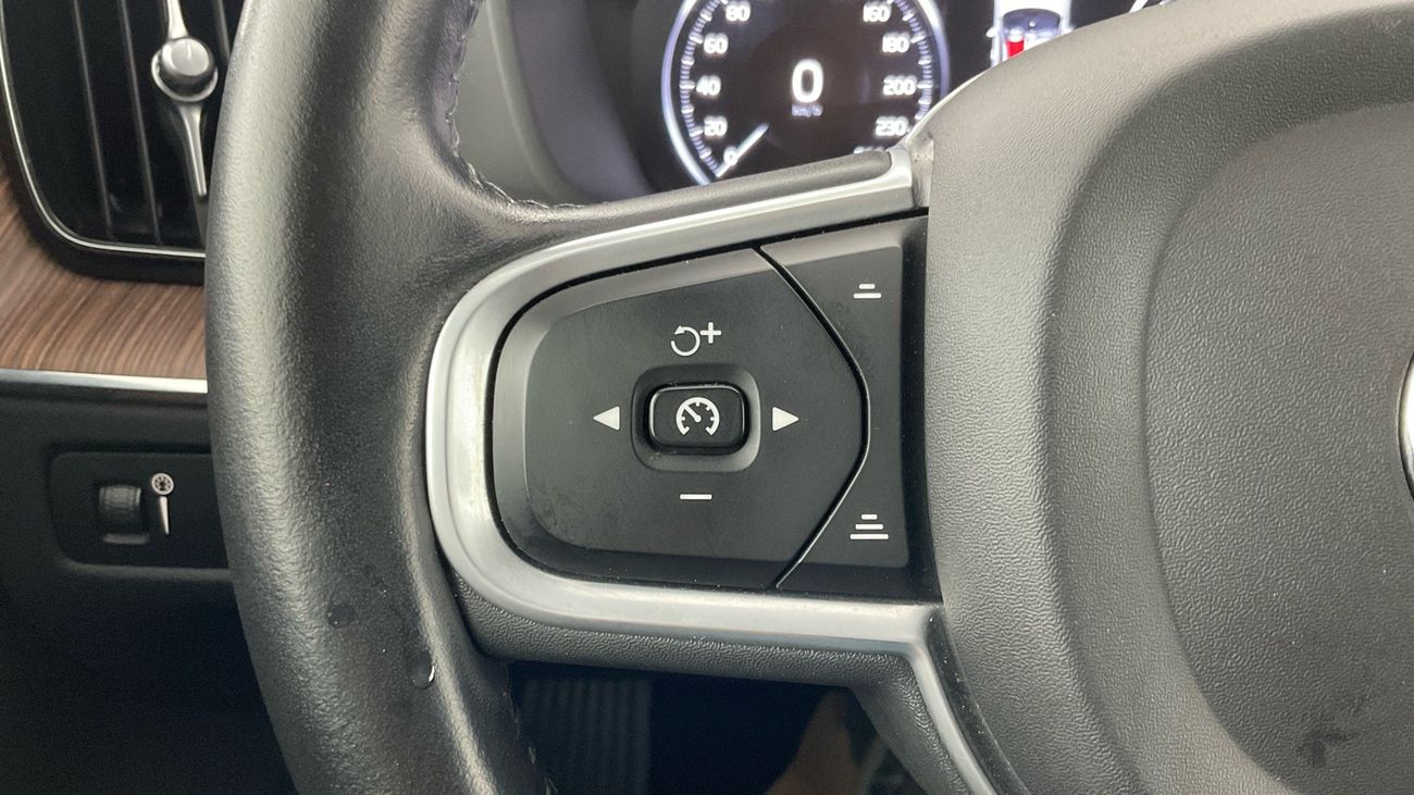 فولفو XC 60 MOMENTUM | شامل الضمان | 0 ﺪﻔﻋﺓ ﺃﻮﻟﻯ