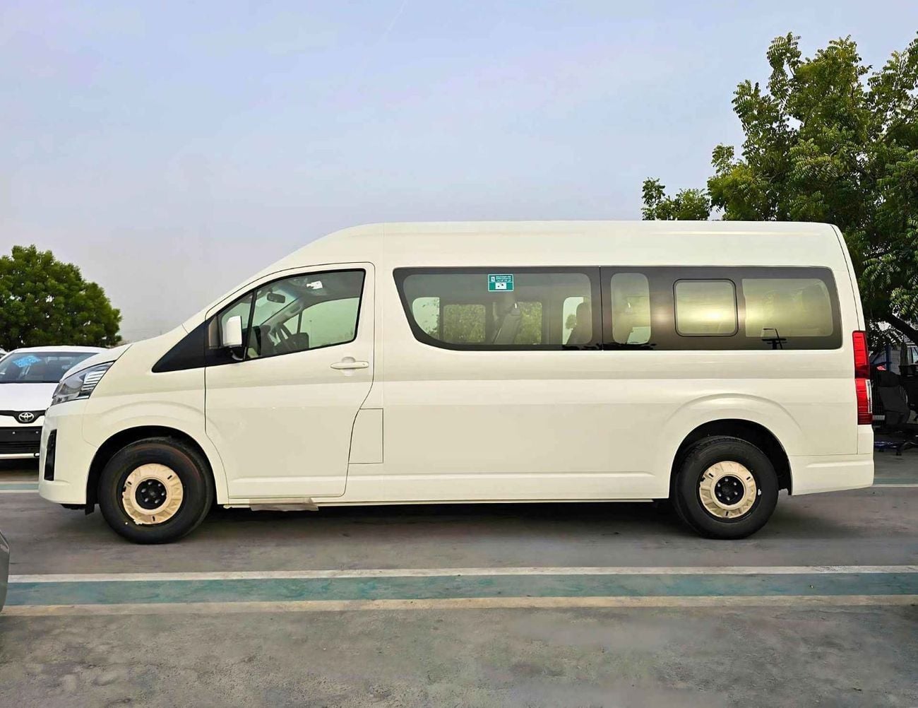 Toyota Hiace GL HIGHROOF GL/3.5L PETROL M/T V6/HIGH OPTION 13 SEATER/ CODE # HHGL35MP