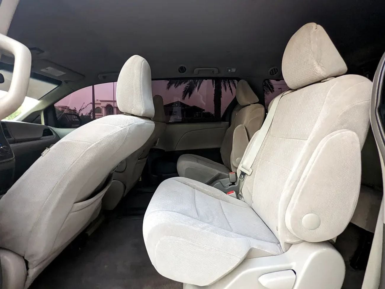 Toyota Sienna LE (NON GCC) Mid Option With Navigation In Perfect Condition 7 Seater Flawless Family Van