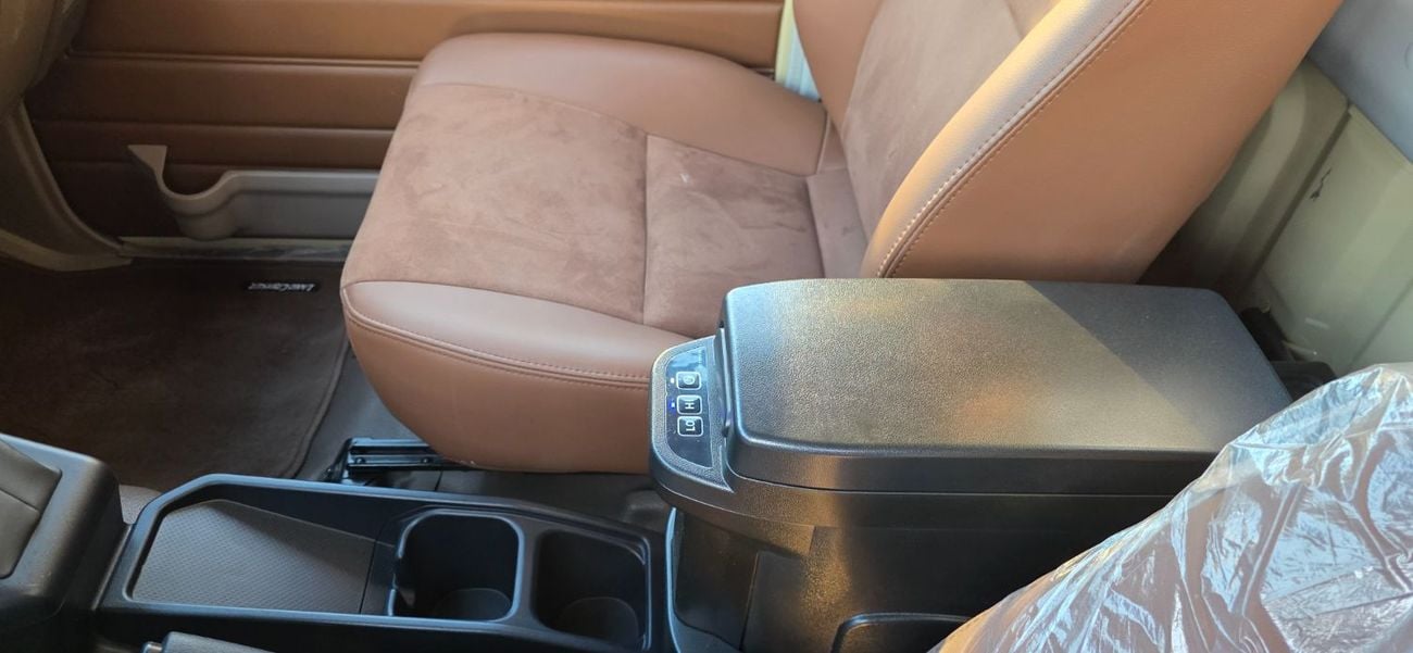 Toyota Land Cruiser Pick Up PETROL AUTO 7000KM
