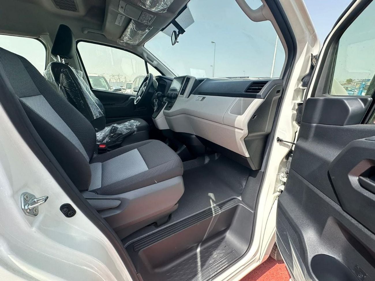 Toyota Hiace TOYOTA HIACE 3.5 L PETROL  AUTOMATIC ,13SEATS,HIGH/ROOF 2025