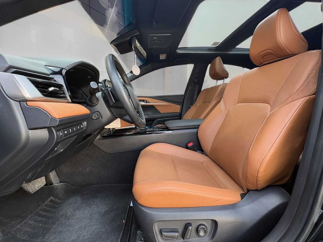 تويوتا كامري LUMIERE 2.5L HYBRID A/T | 2025 | GCC SPECS | AED 2,150 per month