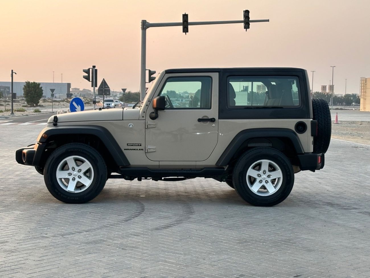 جيب رانجلر موديل 2016 خليجي حاله ممتازه من الداخل والخارج فل مواصفات