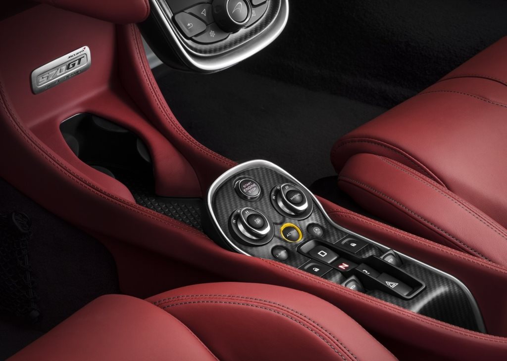McLaren 570GT interior - Gear