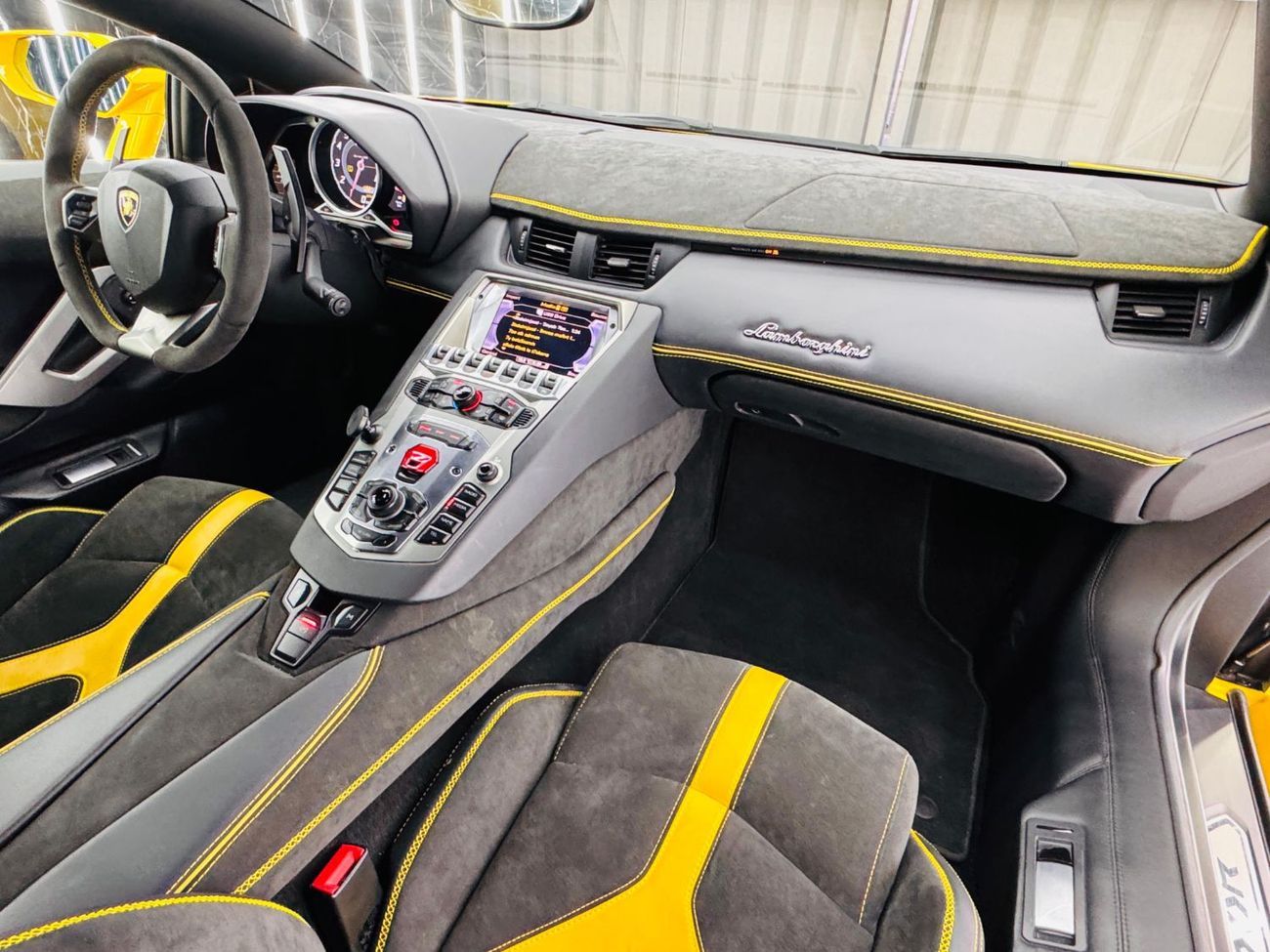 لامبورغيني أفينتادور 6.5L V12 2014 Lamborghini Aventador LP 700-4 GCC