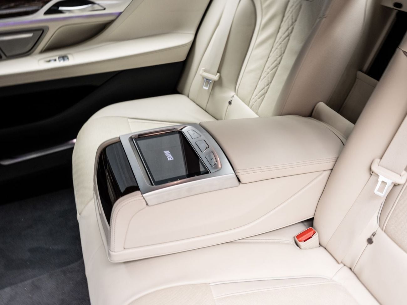بي أم دبليو 760Li BUY NOW, PAY 2027 | THE BLACKLINE STANDARD | 2027 BMW Warranty + Service Contract, GCC