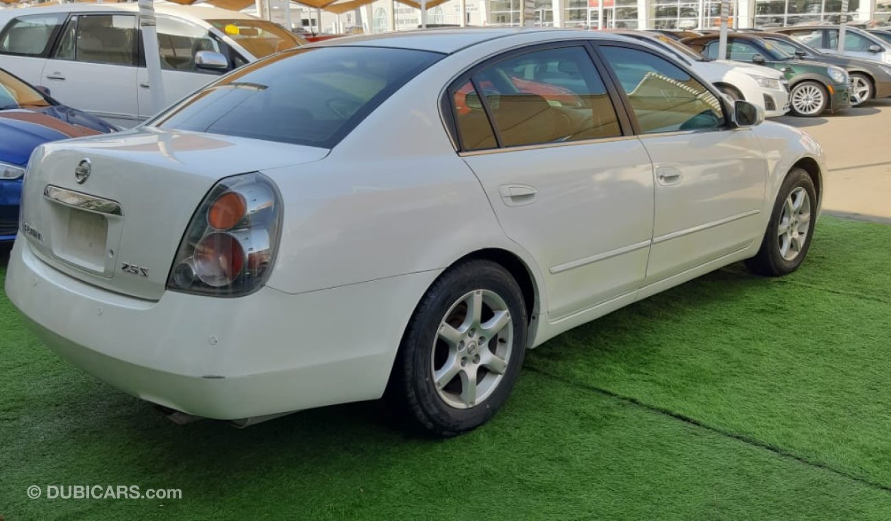 Nissan Altima Gulf - alloy wheels - in excellent condition, you do not need any expenses