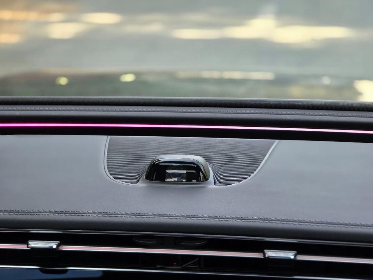 مرسيدس بنز E300 MERCEDES E-300 2024 // ORGINAL PAINT // LOW MILEAGE // PERFECT CONDITION // FULL OPITION