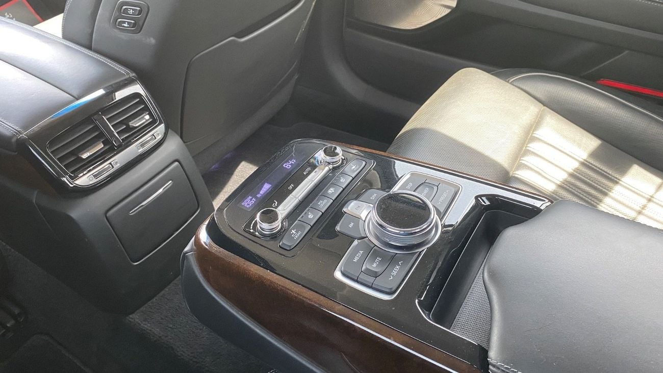 Genesis G90 Premium 3.3L RWD