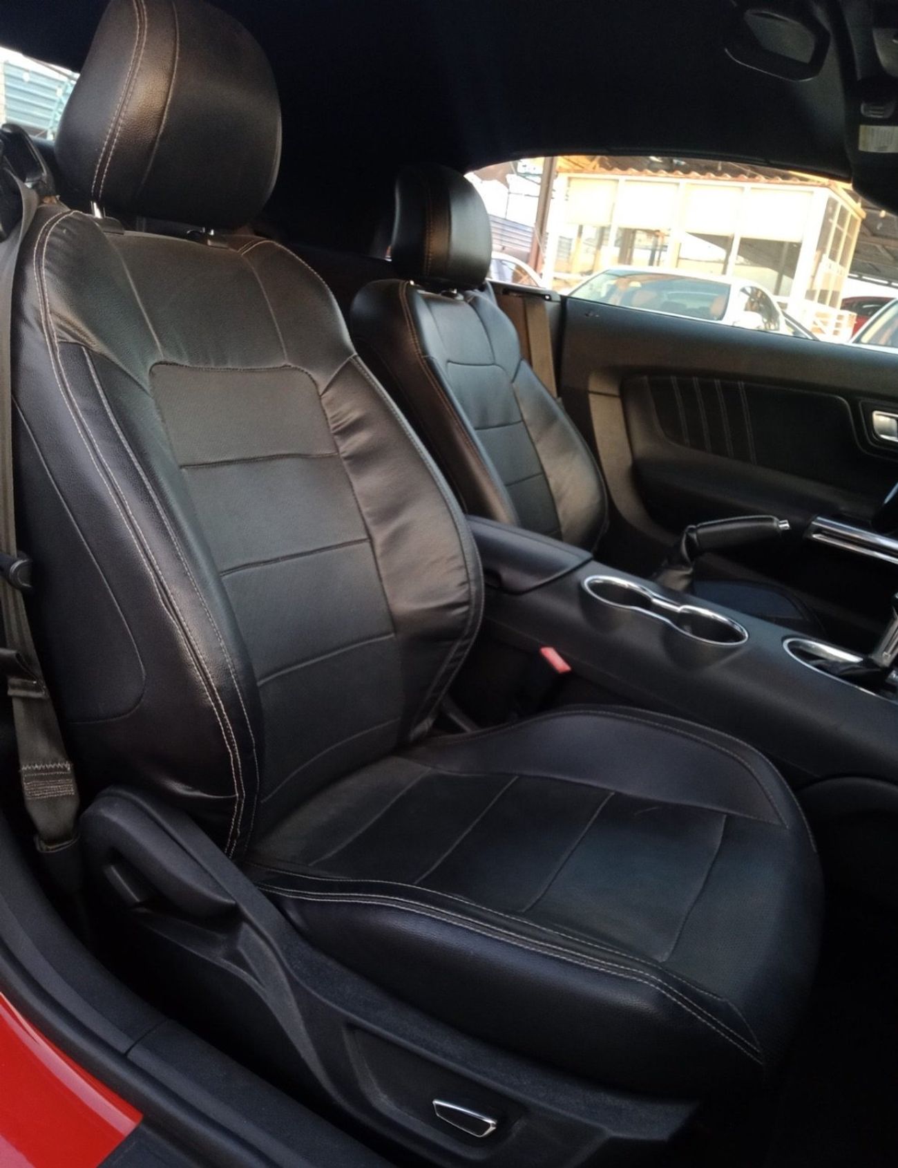 Ford Mustang Ford mustang ecoboost convertible V4  Body kit GT Model 2019 Price: 68000 Dhs Mileage: 44000 Mi Spec