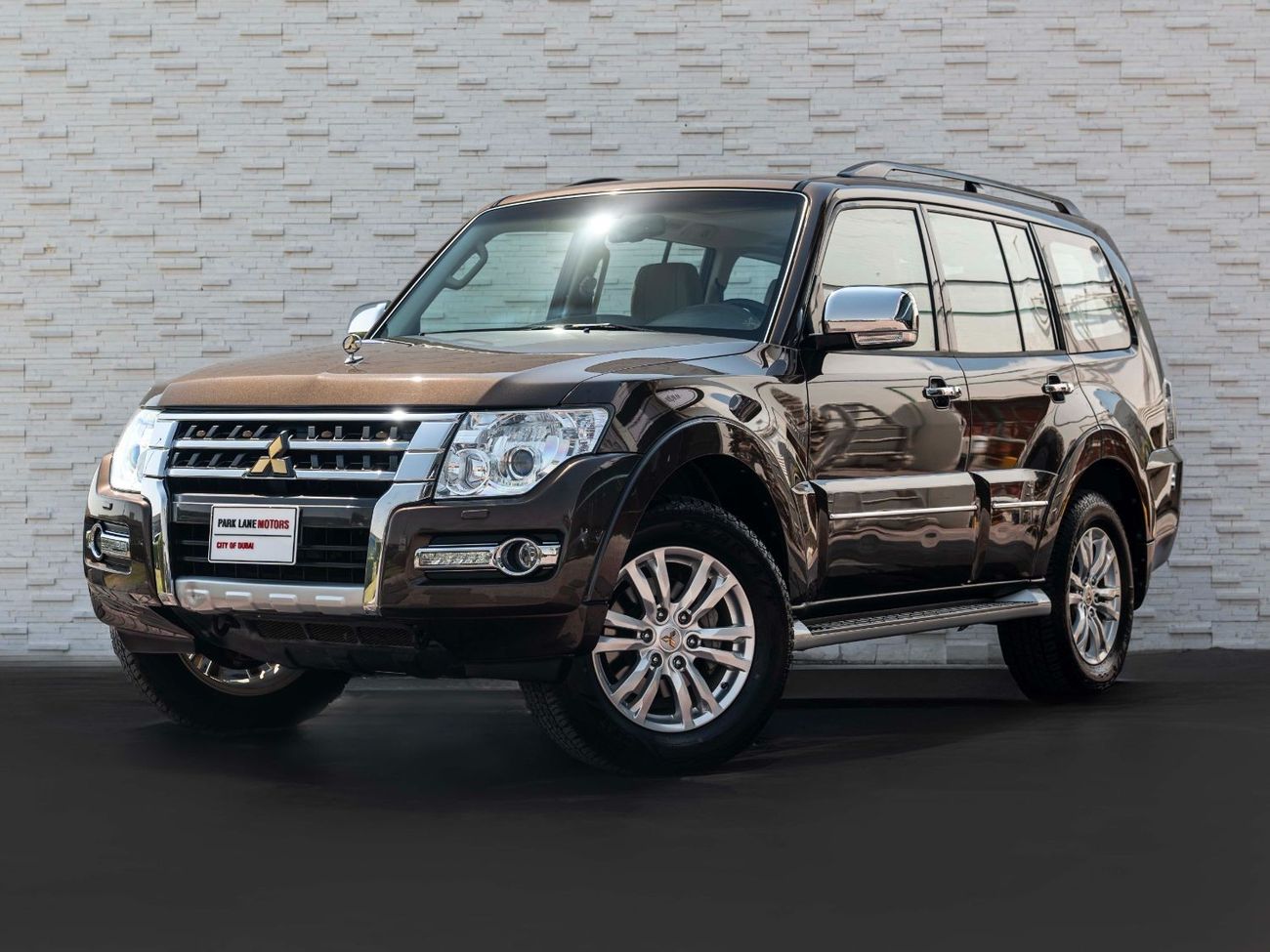 Mitsubishi Pajero AED 1,415 PM • PAJERO 3.8L V6 GLS TOP • GOLD EMBLEM PACKAGE • ONLY 58,000 KMS • PRISTINE CONDITION