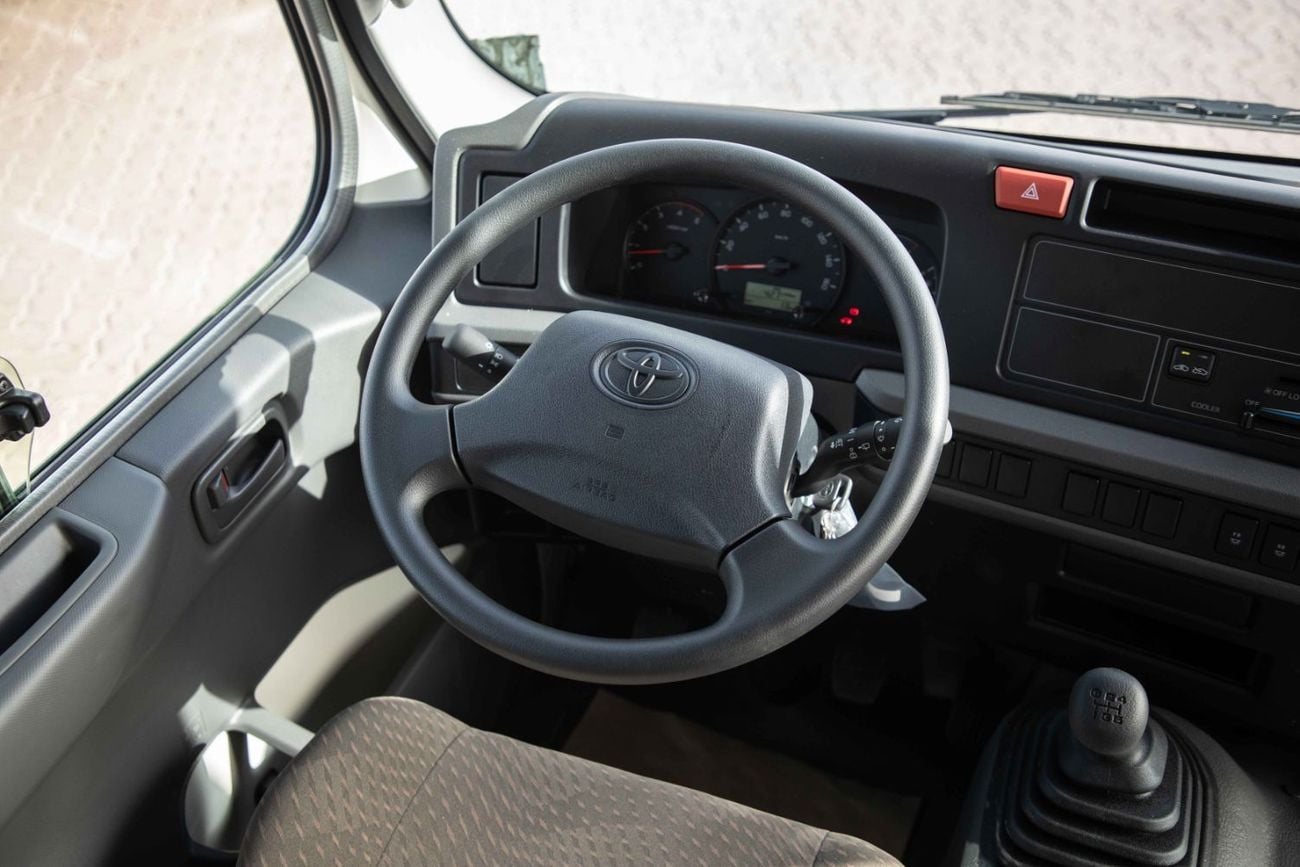 تويوتا كوستر 30 Seater 4.0L - White Inside Grey | Export Only