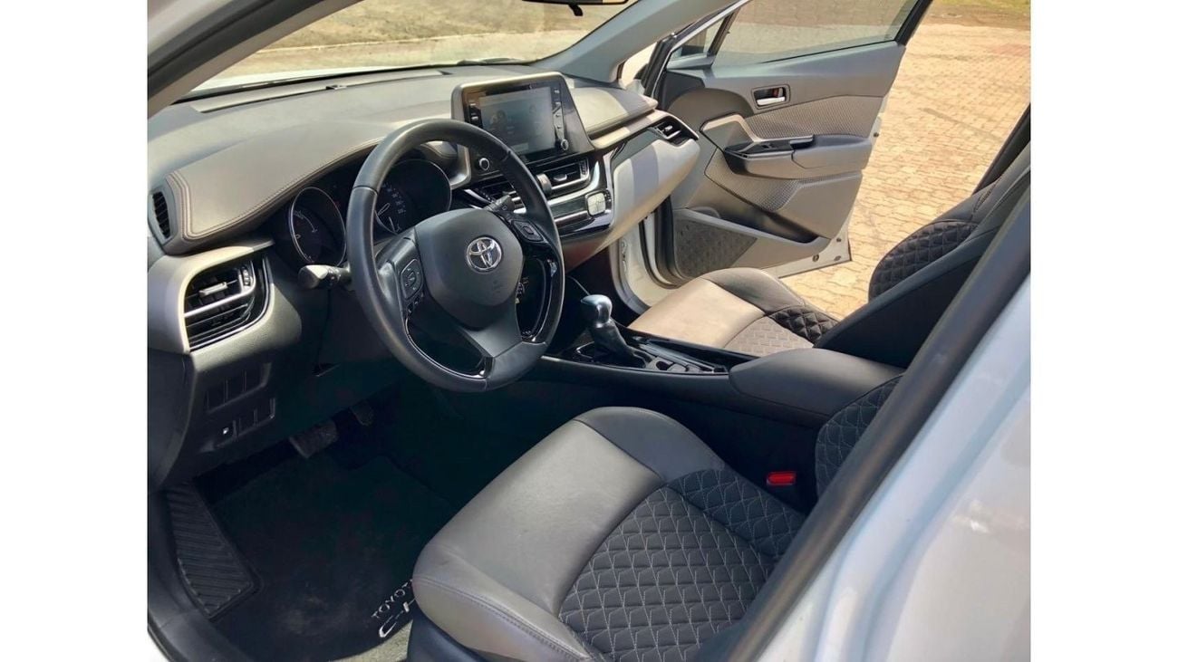 Toyota CHR Toyota C-HR Hybrid 2021 (1.8L) GCC Specs Full Option