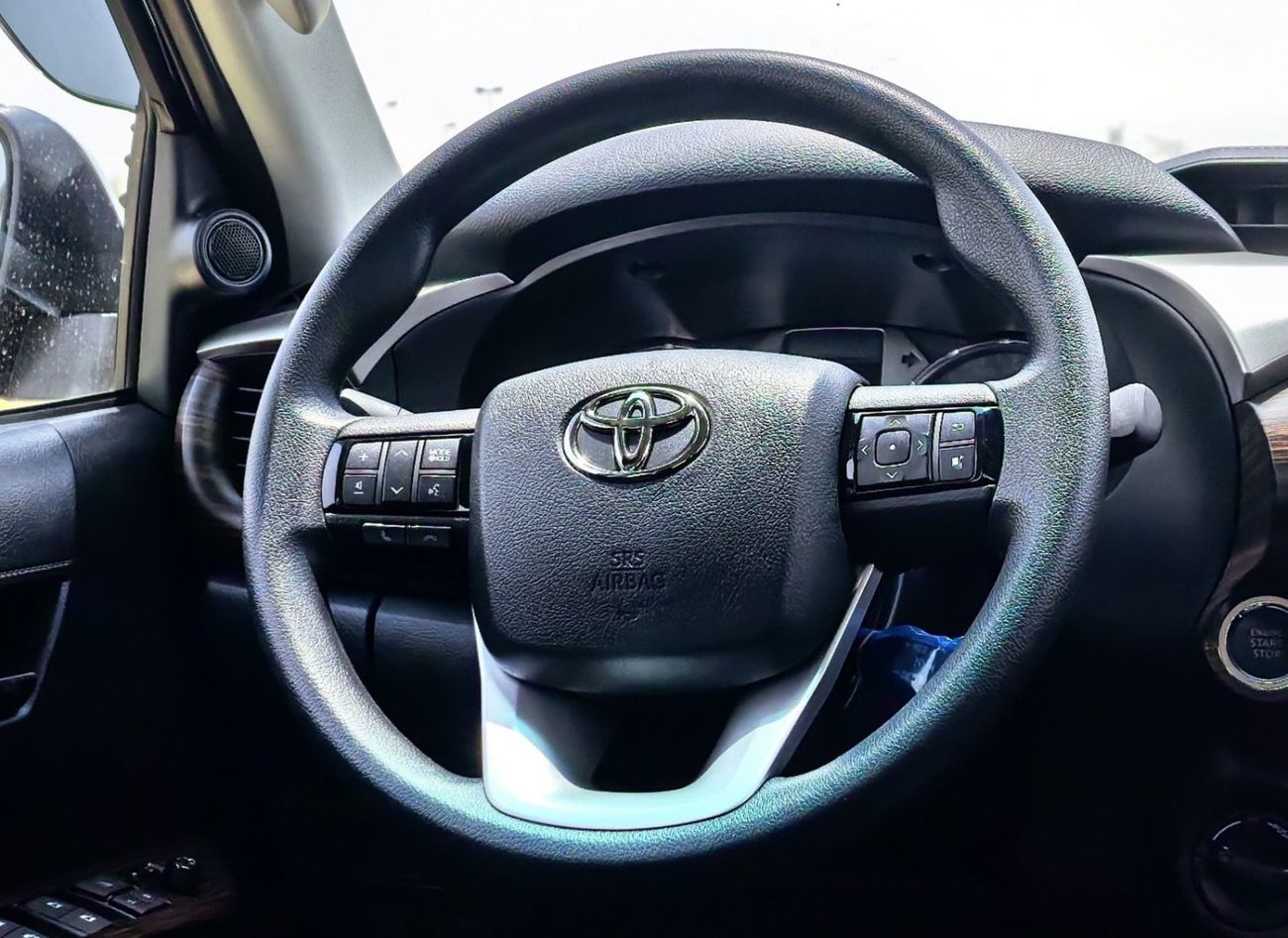 Toyota Hilux D/CAB,PICKUP,2.7L,4X4,DIGITAL AC,WOODEN INTERIOR,BLIND SPOT,DVD+CAMERA,DIFF LOCK,M/T,2 COOL BOX,2025