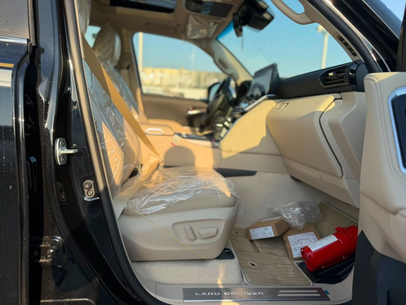 تويوتا لاند كروزر Land Cruiser VXR 3.5L Twin Turbo A/T Petrol 4X4 .7 Seats . 5 Doors 2026 Model