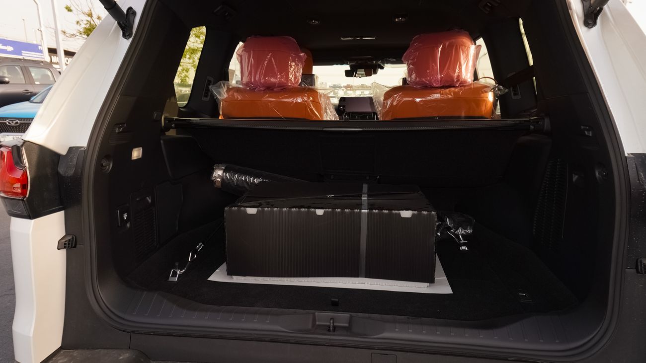 لكزس LX 600 KURO 3 5L V6  4 Seats