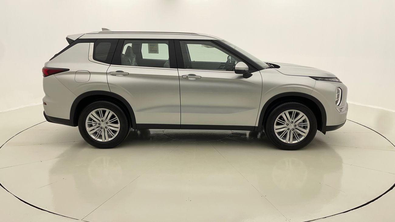 ميتسوبيشي آوتلاندر MIDLINE WITH SUNROOF 2.5 | بدون دفعة مقدمة | اختبار القيادة في المنزل