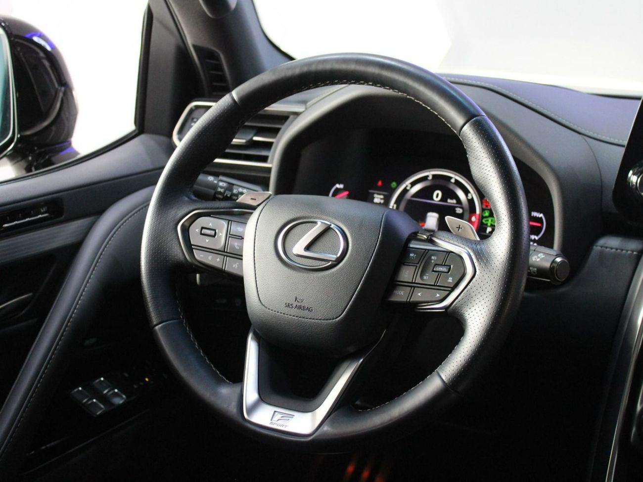 لكزس LX 600 F-Sport