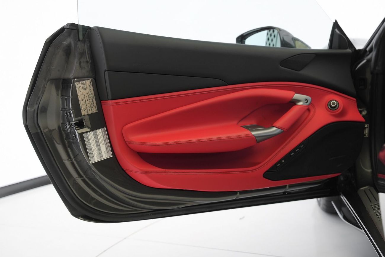 Ferrari F8 Tributo 3.9T V8