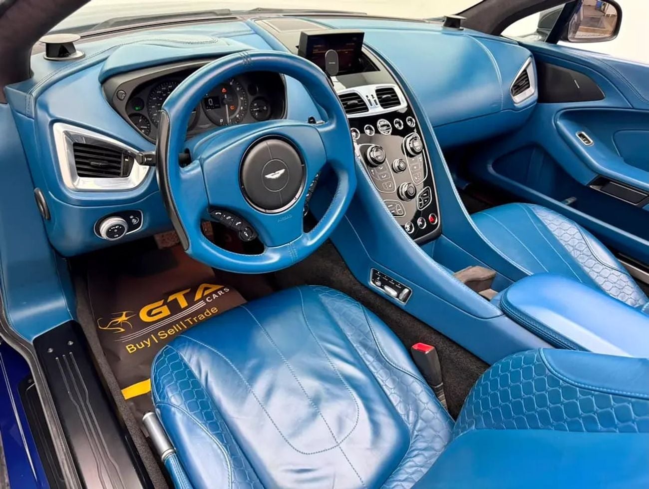 Aston Martin Vanquish VOLANTE