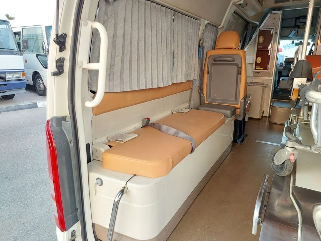 Toyota Hiace TOYOTA HIACE VAN AMBULANCE RHD 2012 MODEL 2.7 L PETROL AUTOMATIC(PM11200)