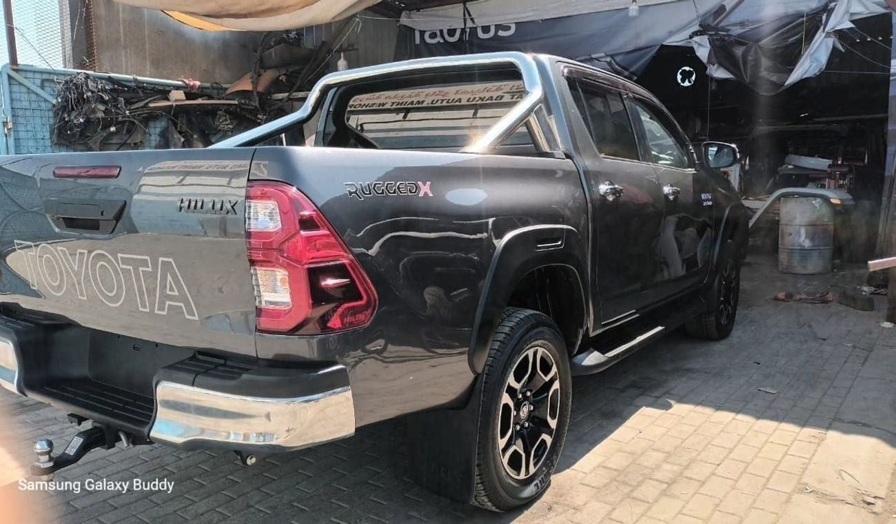 Toyota Hilux diesel 2.8 liter automatic gear with back camera push button start