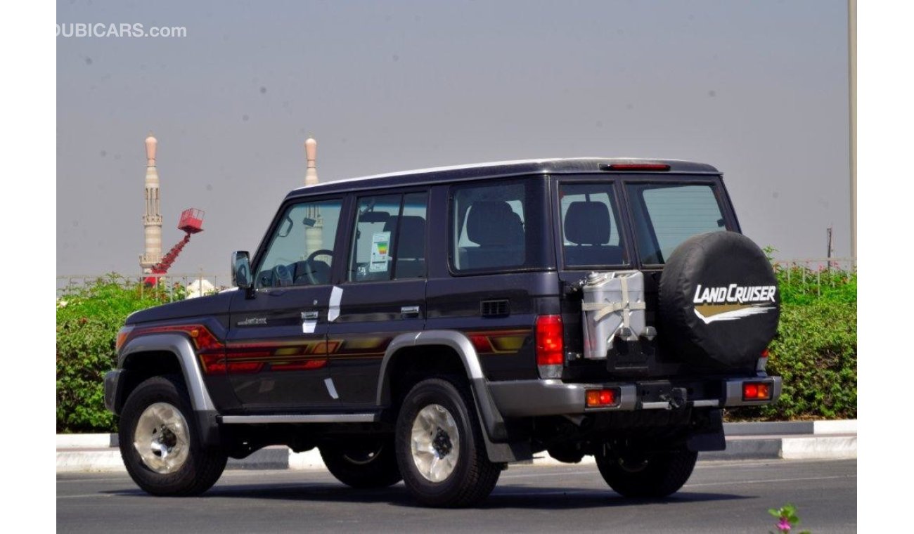 Toyota Land Cruiser 76 Hardtop 5 Seater