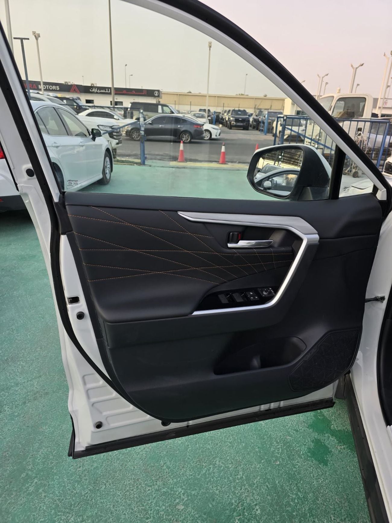 تويوتا راف ٤ 2.5L VXR Hybrid