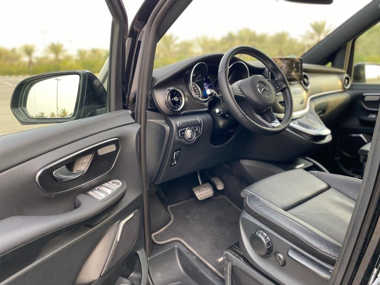 مرسيدس بنز V 300 Mercedes V-300 Desil V4 2022 Orginal Paint - Low Mileage - under warrnty Germany