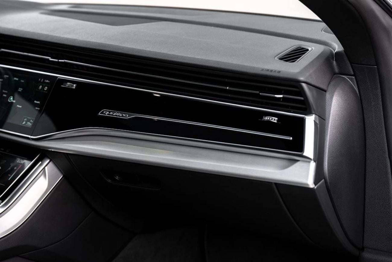 Audi Q8 55 TFSI quattro S-Line 3.0L (340 HP)