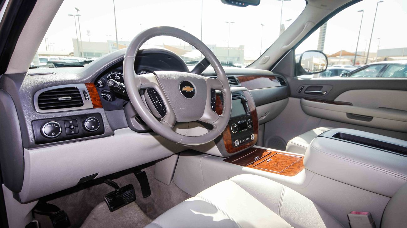Exciting 2008 Chevrolet Suburban Interior Photos