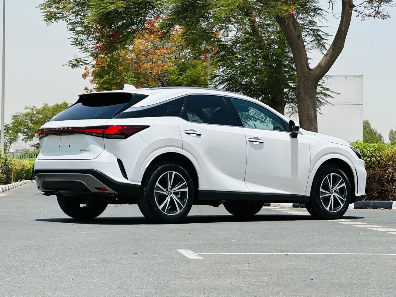 Lexus RX350 Lexus RX 350 Full Option Year: 2024 Color: White