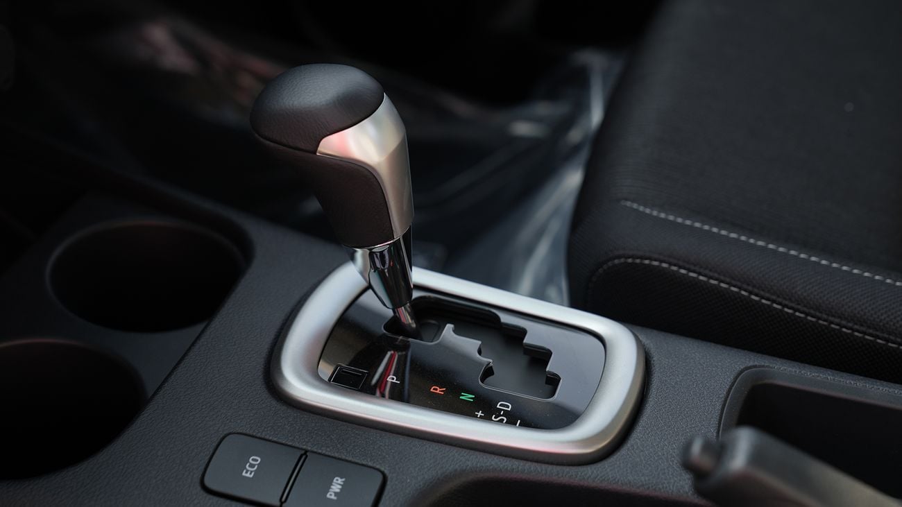 تويوتا هيلوكس SR5