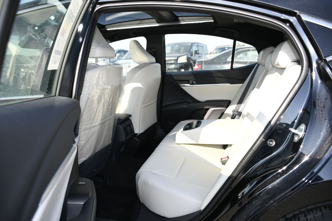 Toyota Camry Toyota Camry GLE 2.5L Petrol Panoramic Roof ( READY STOCK )