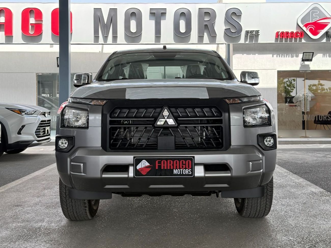 Mitsubishi L200 chrome package 4x4 M/T 18 inch alloy rims **EXPORT ONLY**التصدير فقط خارج الخليج**