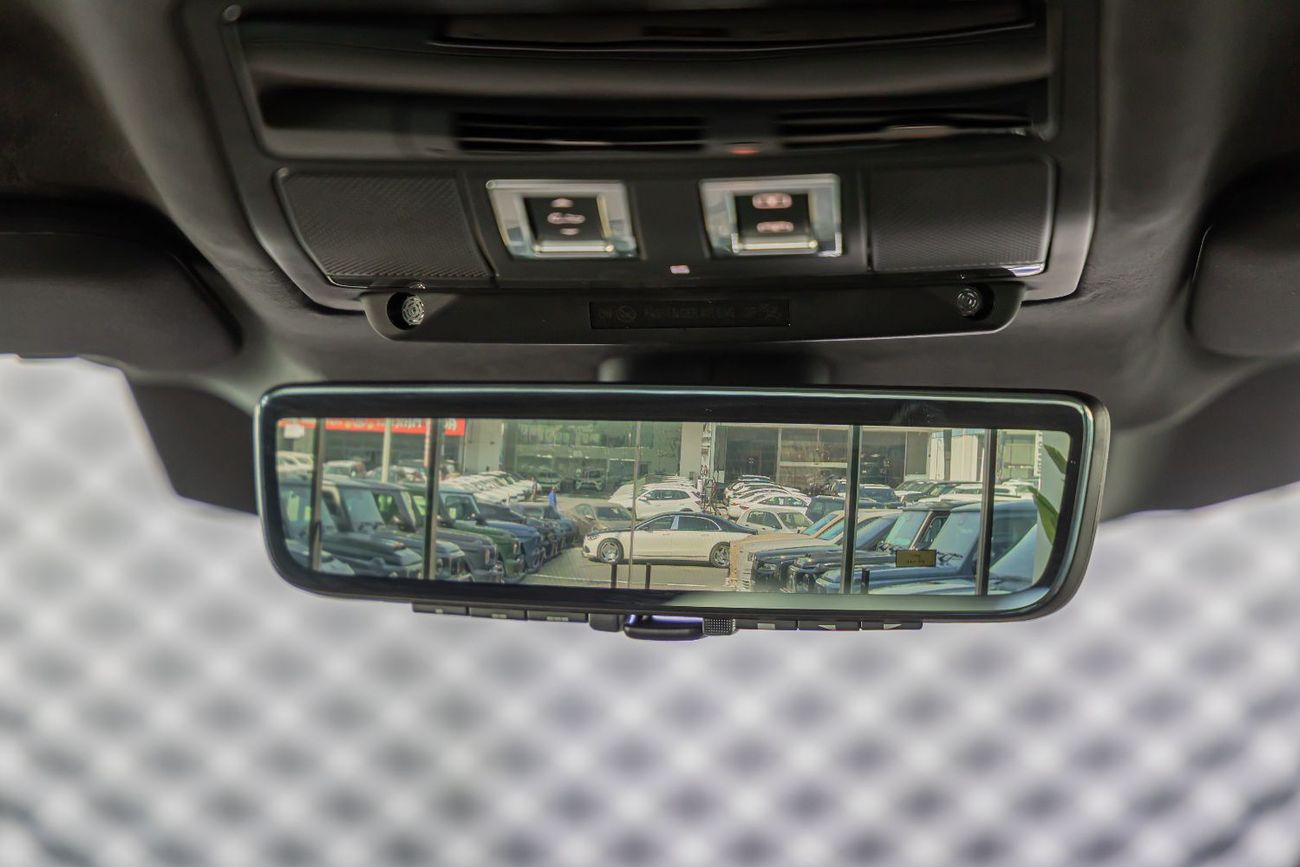 Land Rover Defender 110 P635 OCTA V8 Land Rover Defender 110 OCTA V8 | EVO Carbon Interior and Exterior | 2025