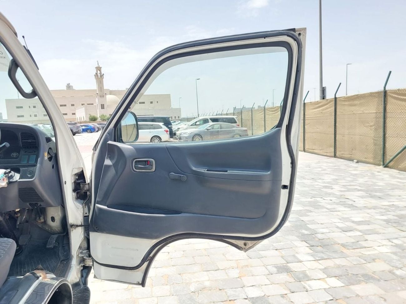 Toyota Hiace TOYOTA HIACE VAN RHD 2000 MODEL 3.0 L DIESEL AUTOMATIC(PM02207)