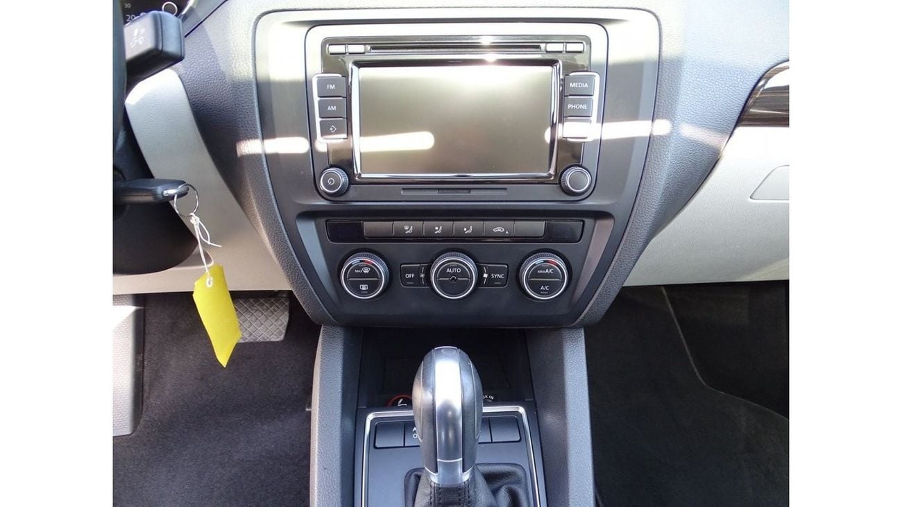 Volkswagen Jetta Volkswagen Jetta V5 2.5L 2016 Model GCC Specs With Full Service History From Dealer In Perfect Condi