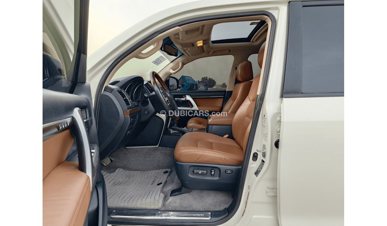 Toyota Land Cruiser VXR / 5.7L /  1 YEAR WARANTY / REGISTERATION / INSURANCE FREE (LOT # 35734)
