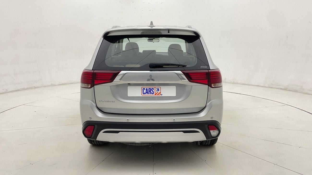 ميتسوبيشي آوتلاندر GLX MID 2.4 | بدون دفعة مقدمة | اختبار القيادة في المنزل