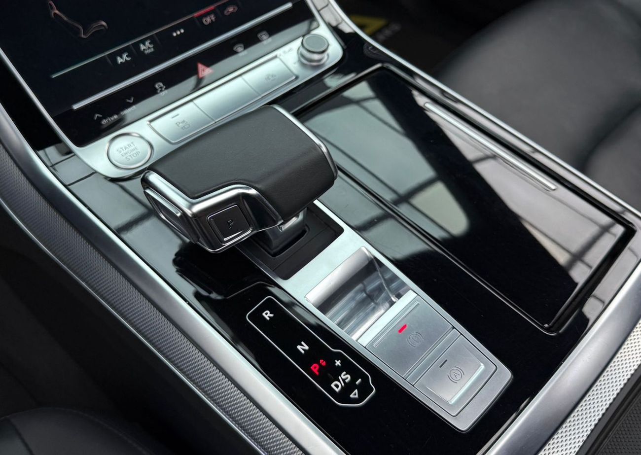 أودي Q8 55 TFSI quattro S-Line 3.0L (340 HP) 2020 Audi Q8 55 TFSI Quattro S-Line Black Edition, Warranty, Fu