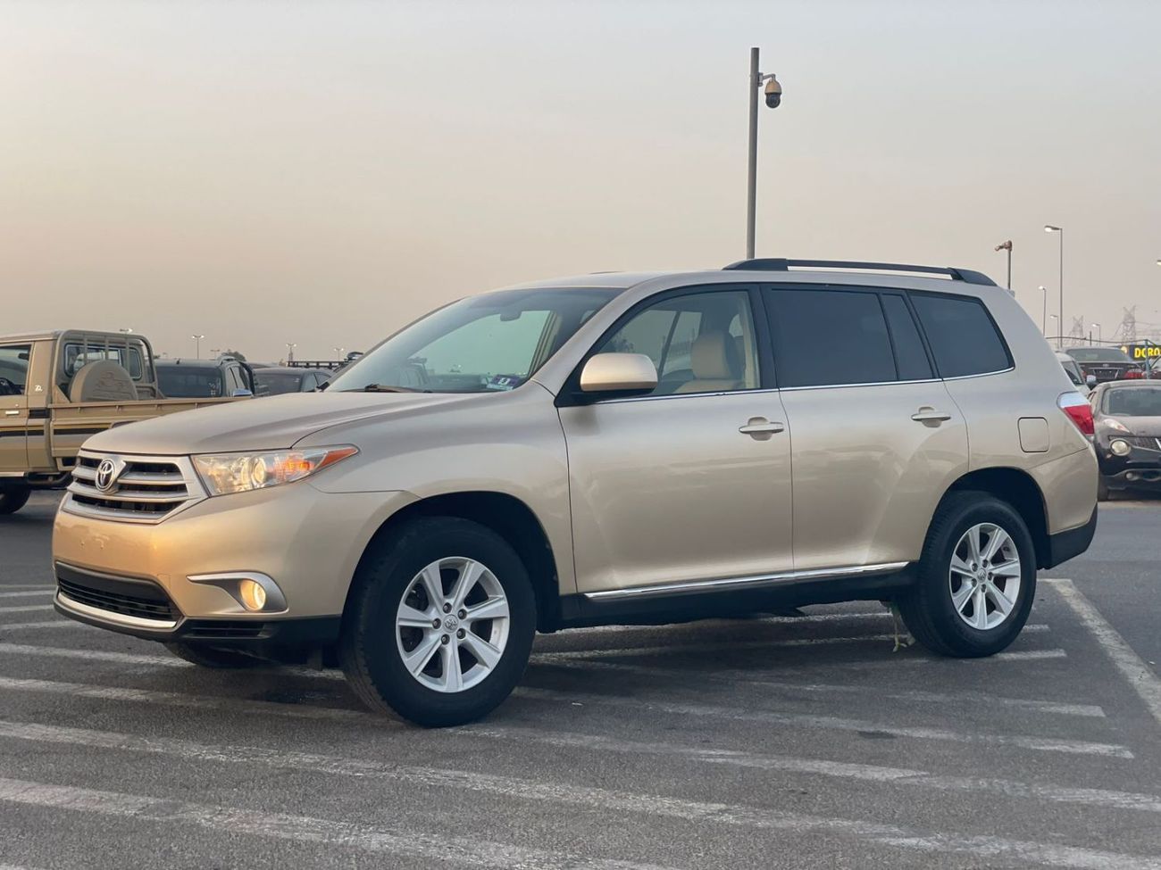 Toyota Highlander 2013 Toyota Highlander MidOption+ 3.5L V6 - AWD 4x4 - Electric Seats - 7 Seater With Rear CAM -